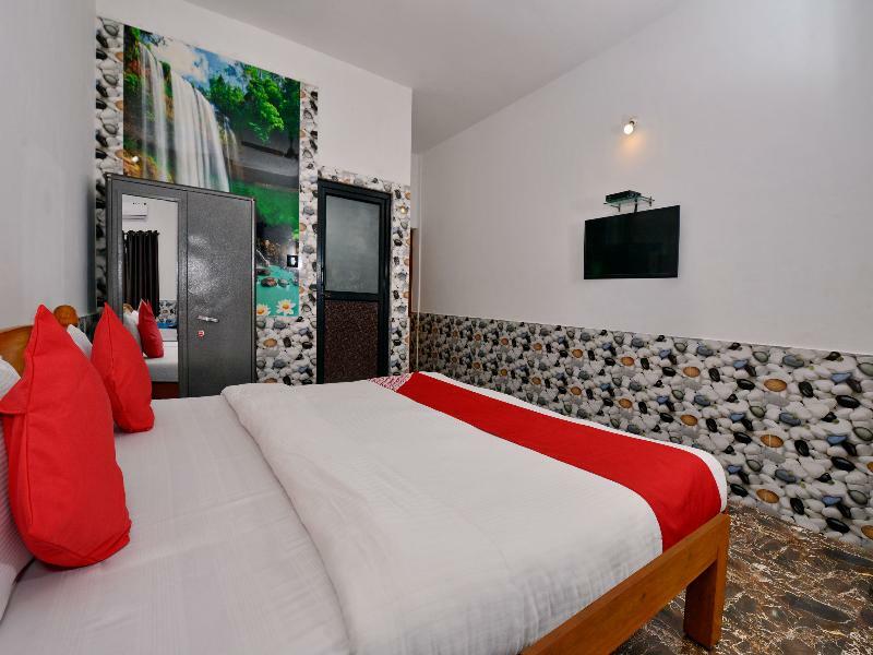 Oyo 10809 Hotel Tushar Inn Бага Екстер'єр фото