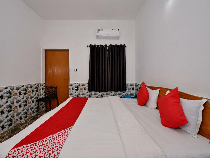 Oyo 10809 Hotel Tushar Inn Бага Екстер'єр фото