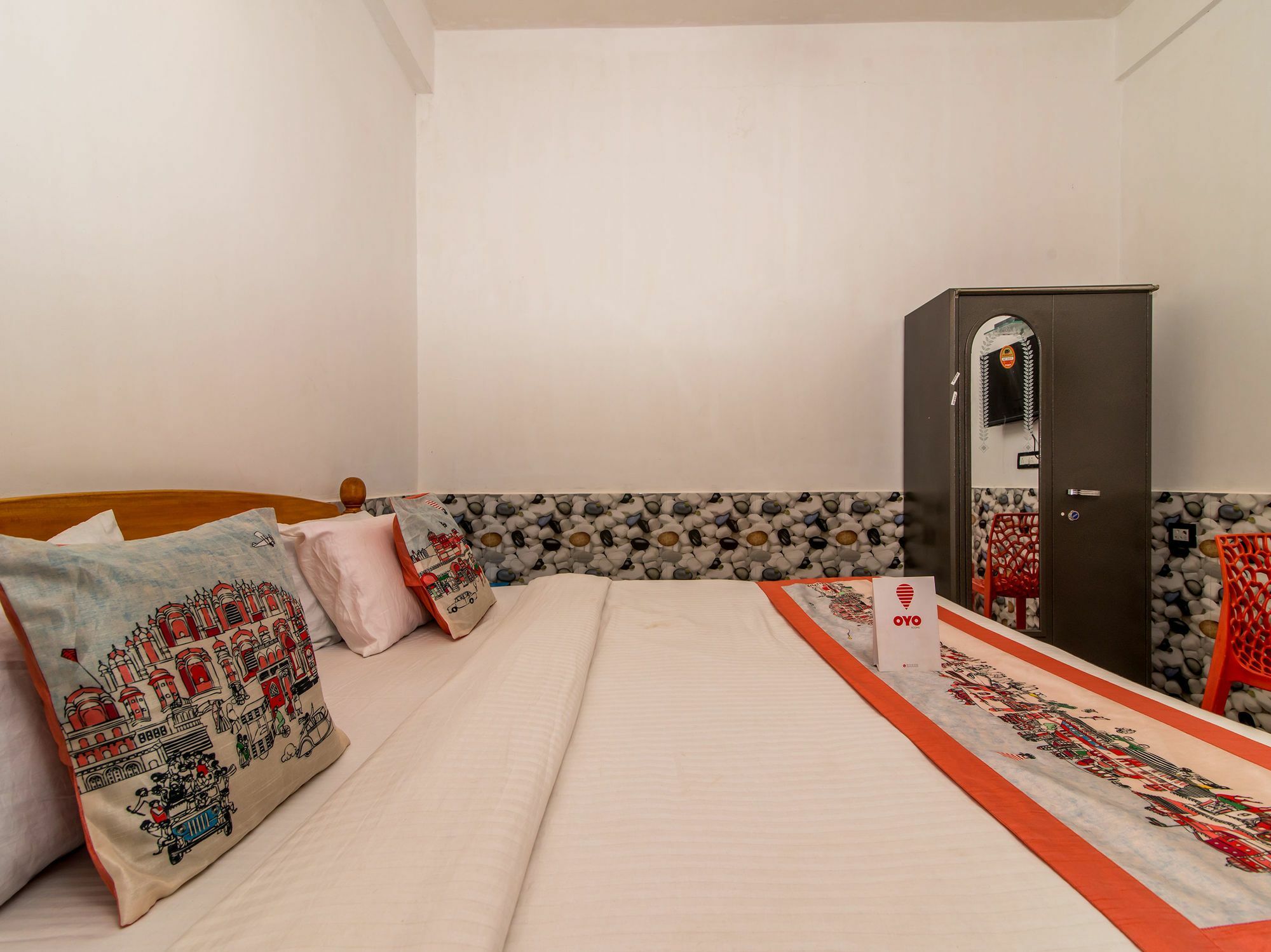 Oyo 10809 Hotel Tushar Inn Бага Екстер'єр фото
