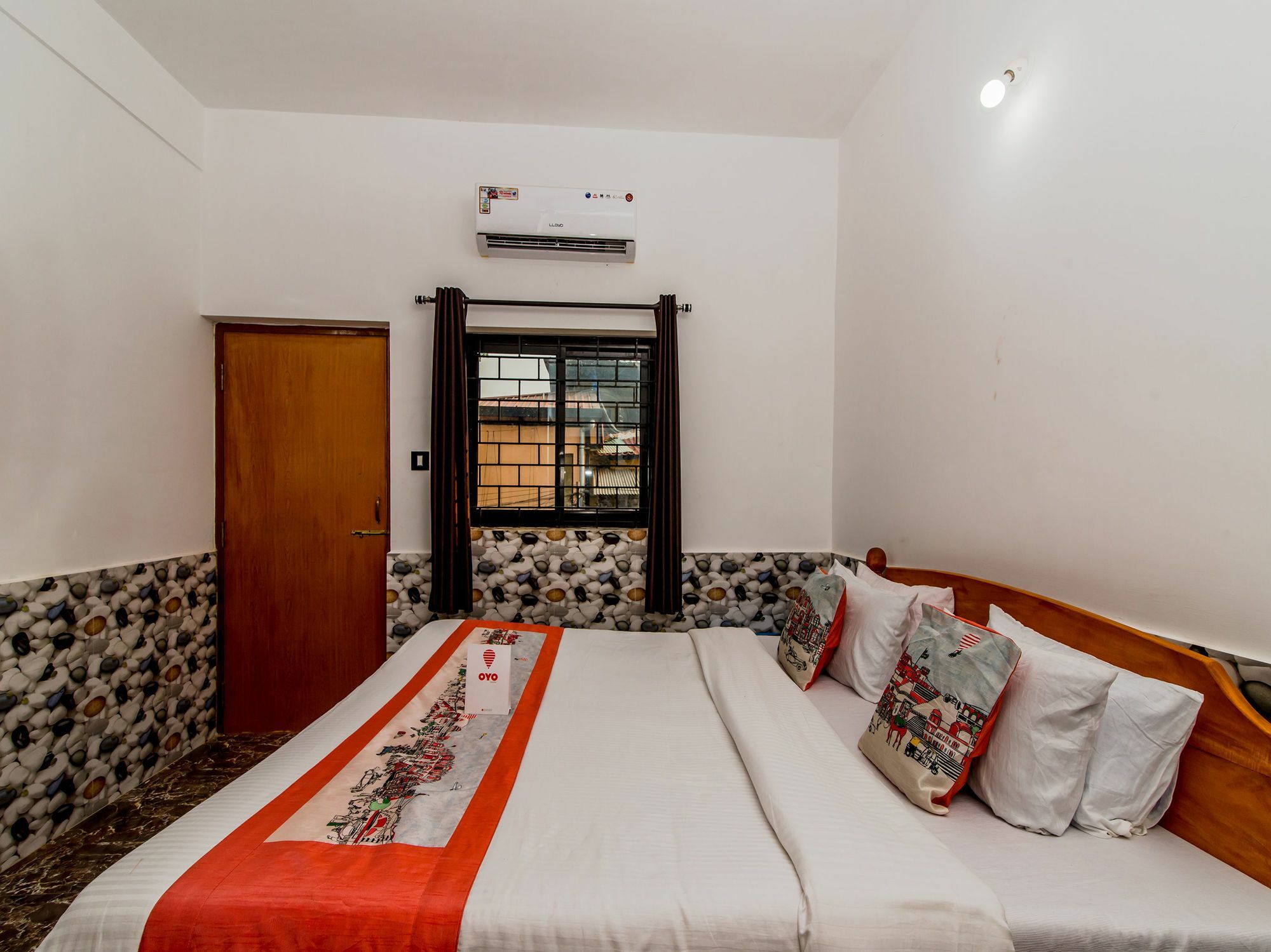 Oyo 10809 Hotel Tushar Inn Бага Екстер'єр фото