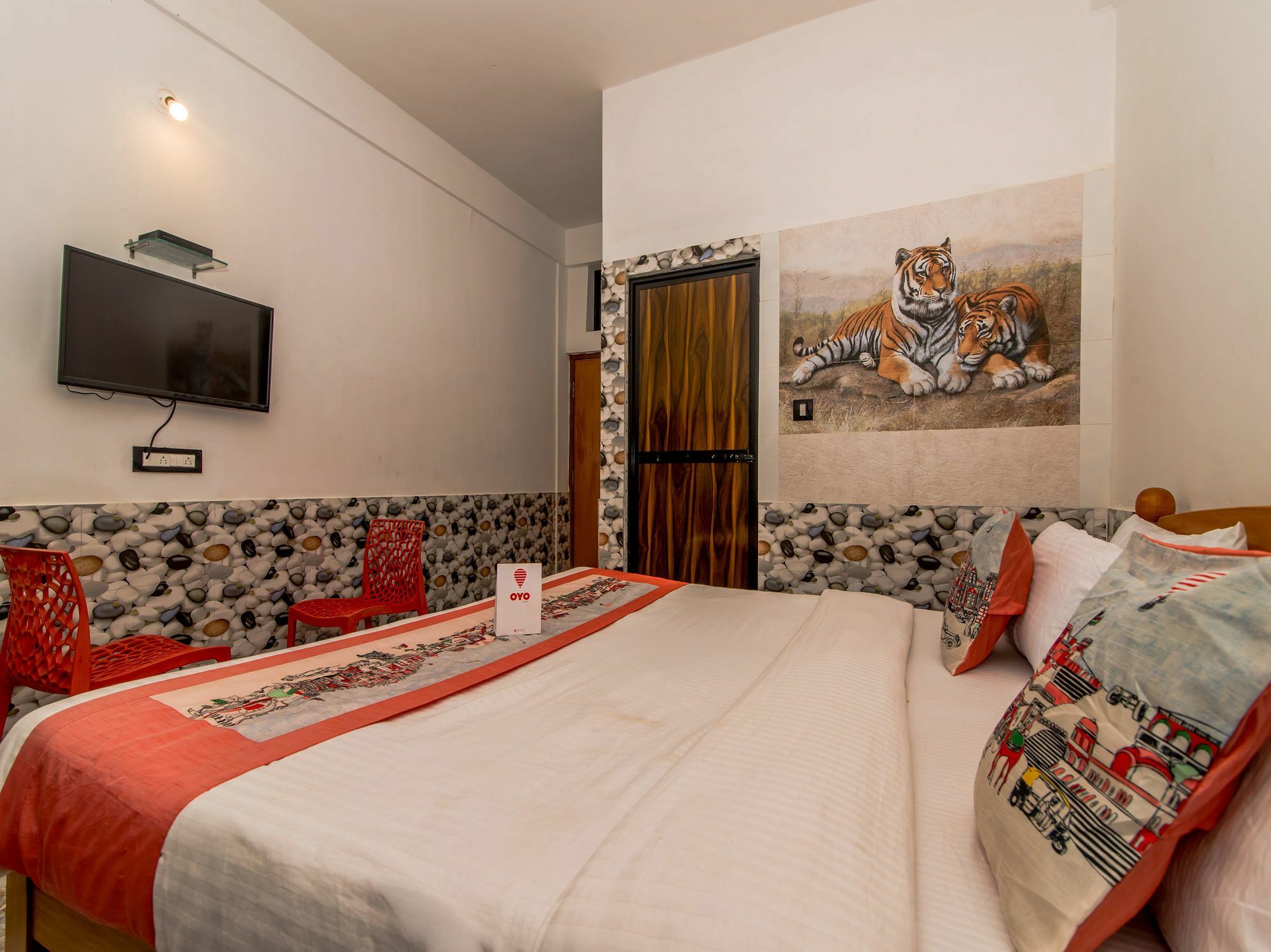 Oyo 10809 Hotel Tushar Inn Бага Екстер'єр фото